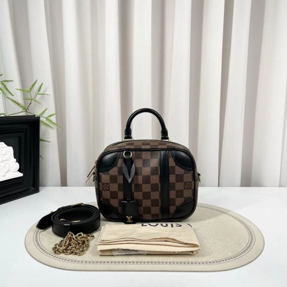 Louis Vuitton Women Pre-Loved Bag Very Good Condition